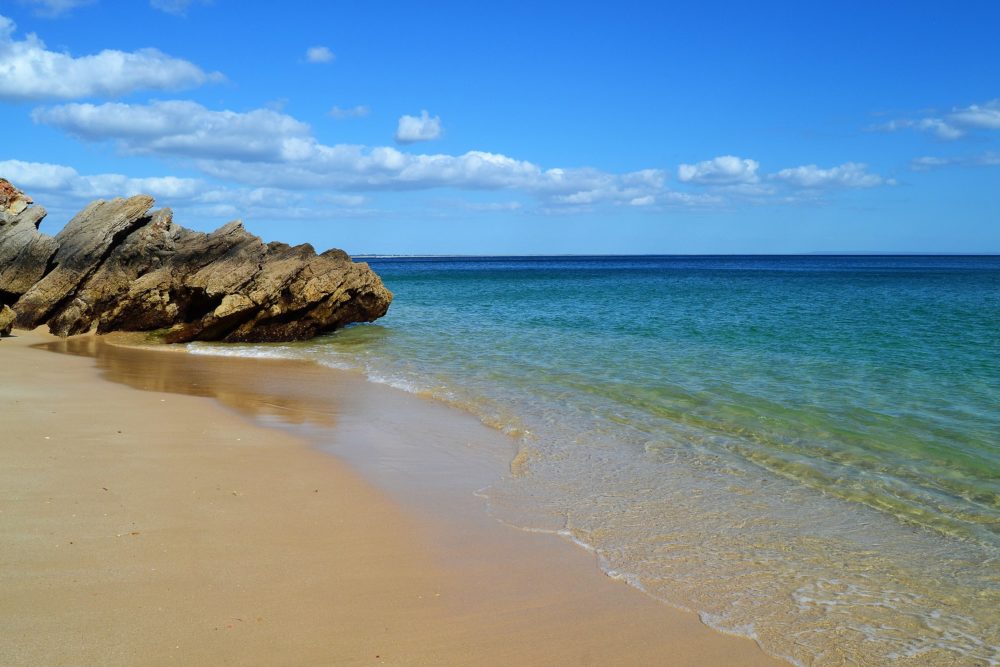 Parque_Natural_da_Arrabida_Praia_Galapinhos-1000x667 - Es una de las playas más hermosas de Portugal, está a 3 horas de Mérida y tiene la tranquilidad perfecta