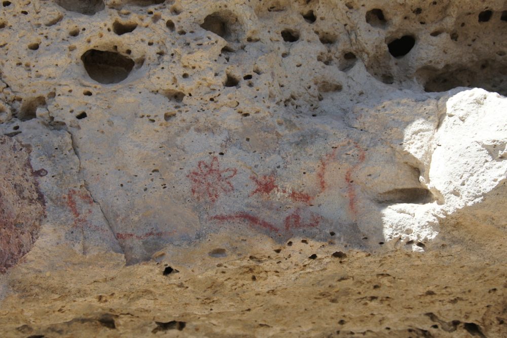 Pintura_rupestre_en_Yagul_wikimedia_commons_Garcia-Anaya-1000x666 - El hermoso Patrimonio de la Humanidad de UNESCO a 45 minutos de Oaxaca de Juárez que debes conocer