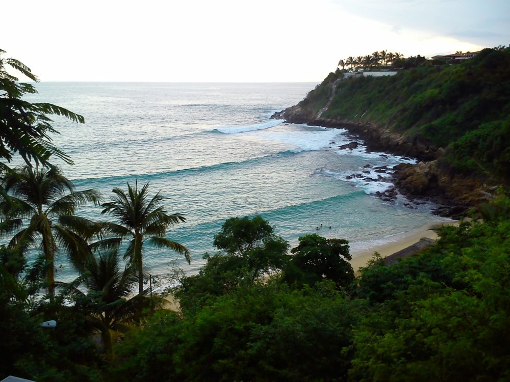 Playa_Carrizalillo_wikimedia_commons_Ix-kimiaranda-1000x750 - Qué hacer en Puerto Escondido, cuáles son las mejores playas para surf y cómo llegar