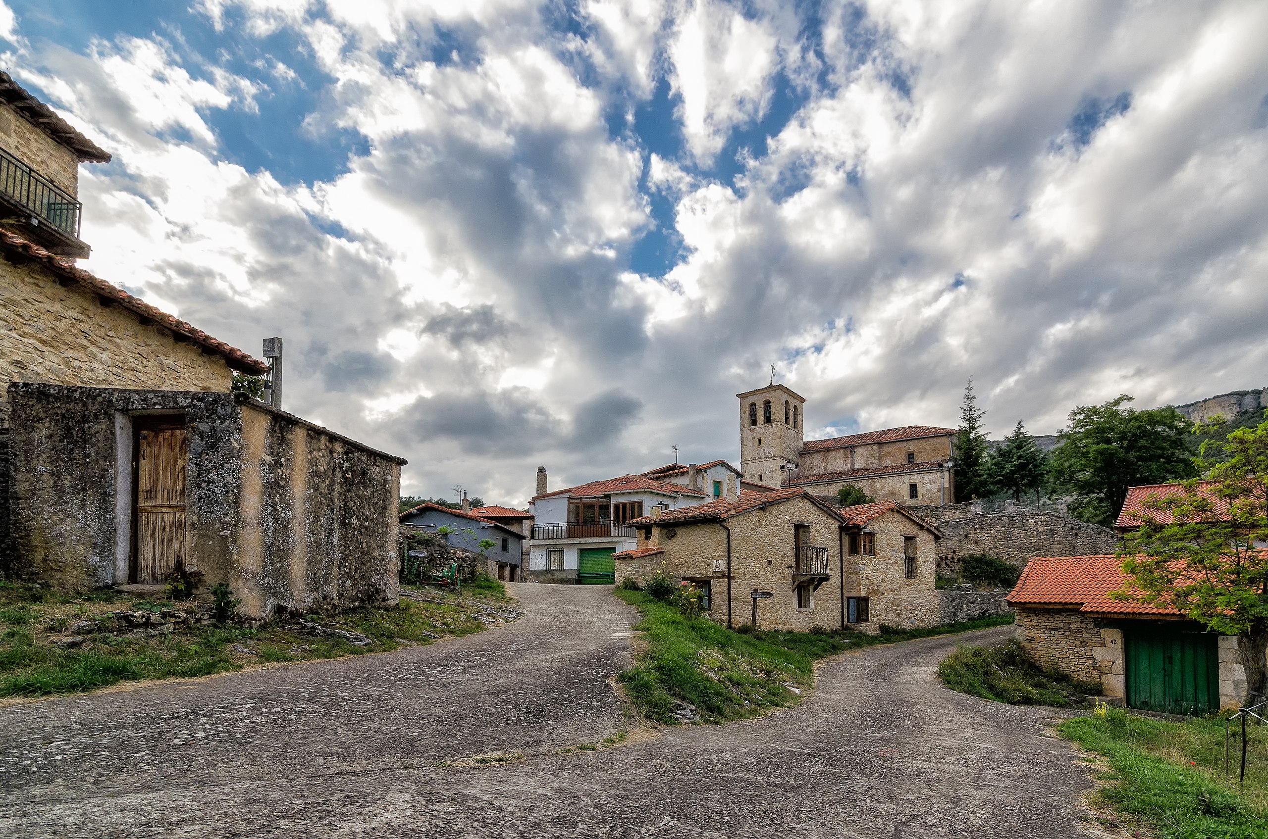 Este pueblo es uno de los más bonitos de España, tiene 50 habitantes y una maravilla natural hecha en piedra