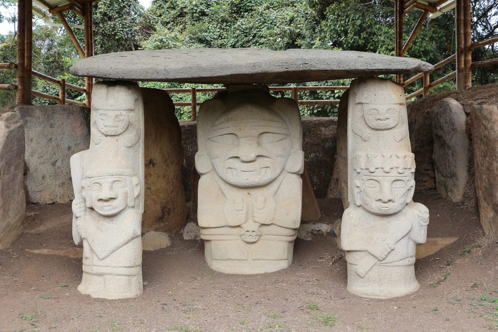 El pueblo de Colombia que resguarda maravillosos tesoros arqueológicos y está cerca de impresionantes cascadas