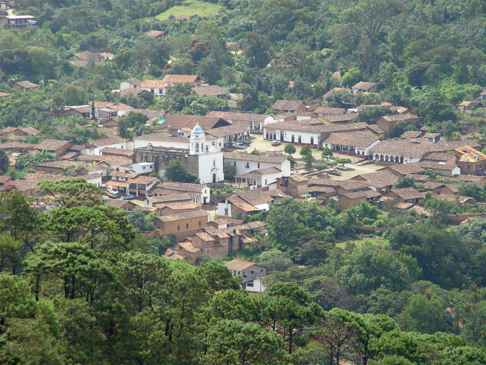 San_Sebastian_del_Oeste_wikimedia_commons_Intersofia-1000x750 - El bonito Pueblo Mágico con uno de los mejores miradores de México a 2 horas de Punta Mita