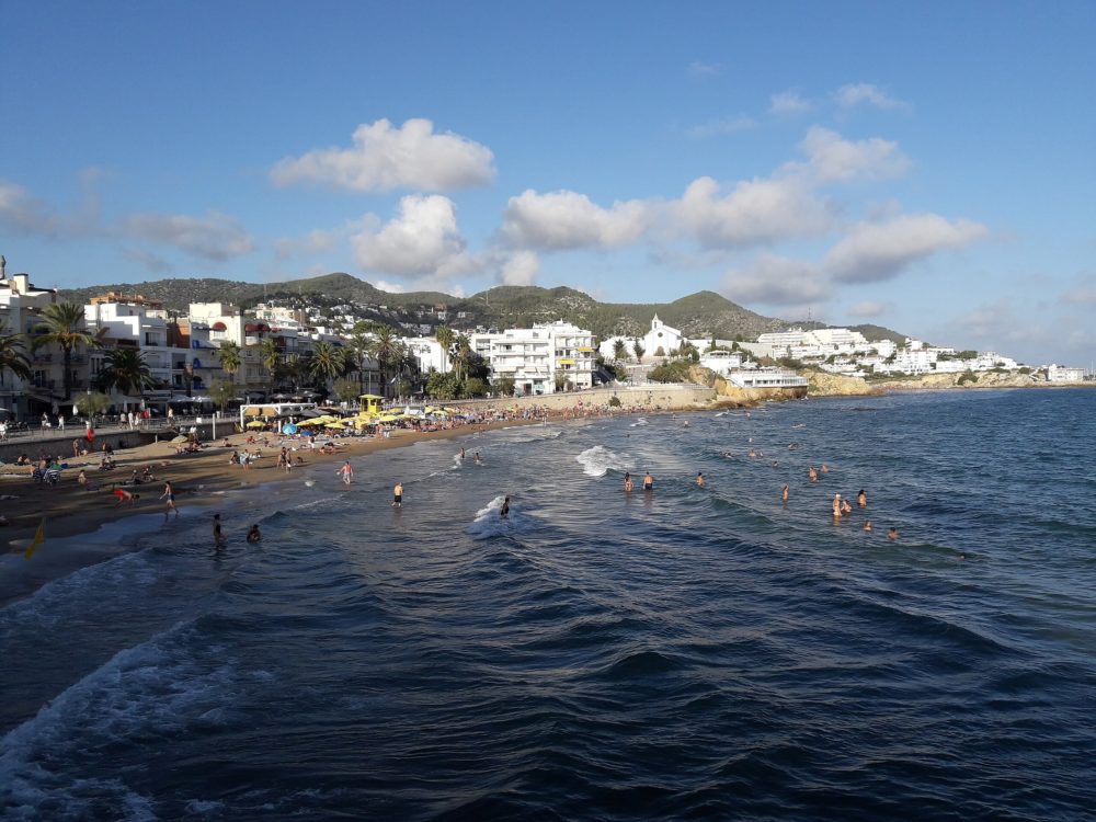 Sitges_wikimedia_commons_Pere-Lopez-Brosa-1000x750 - Cuáles son las playas que Lionel Messi eligió para sus vacaciones en España