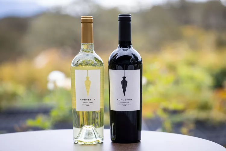 TAL-bottles-montage-healdsburg-MONTAGELABEL0424-ad4fadaf0faf4979957ad9cdcf2b7076 - Este lujoso resort del norte de California ahora elabora su propio vino y solo puedes probarlo en la propiedad