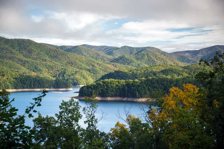 La ciudad más pequeña de Carolina del Norte tiene hermosos senderos, un lago pintoresco y menos de 20 residentes