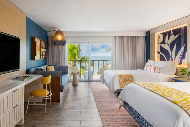TAL-guestroom-three-waters-resort-marina-3WATERRESFL0424-d94dc173cdb442b6982630c70cdd92b6 - Este resort frente al mar en los Cayos de Florida está reabriendo con un puerto deportivo con 72 embarcaderos, 3 piscinas y una laguna privada en la playa solo para adultos