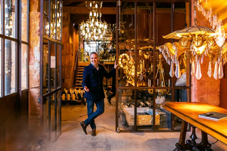 TAL-mathieu-lustrerie-CHANDELIER0324-796ba58703ce4655a818d28bef07bce7 - Este museo francés exhibe mil candelabros que datan de la Edad Media: aquí te explicamos por qué deberías visitarlo