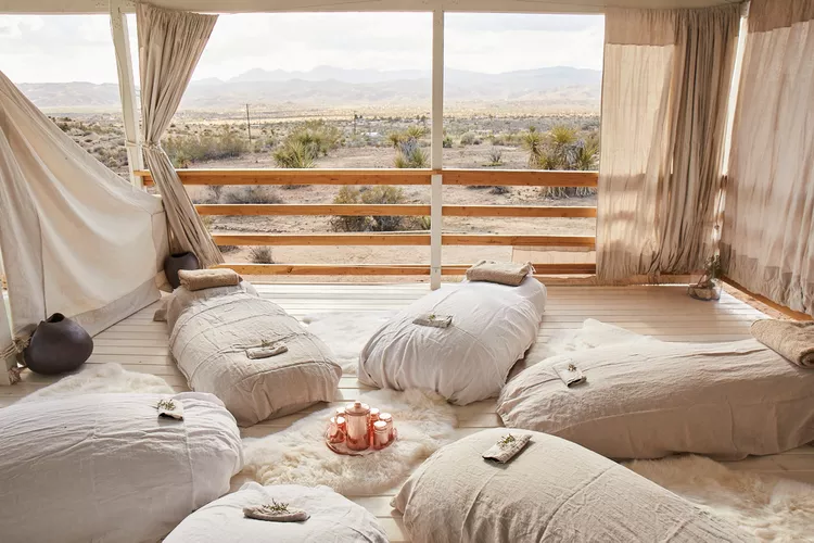 TAL-mojave-desert-skin-sheild-sound-therapy-MOJAVESKIN0424-4a0a604d310643869707c9c7bf3b08b1 - Este nuevo escape wellness cuenta con terapia de sonido, tratamientos faciales y meditación con té, con impresionantes vistas del desierto de California