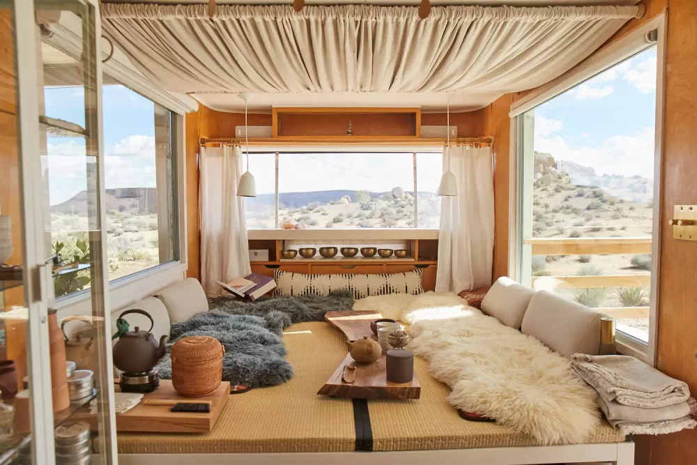 TAL-mojave-desert-skin-sheild-wellbeing-space-MOJAVESKIN0424-51298409d77041eba4bce56ec42b82c0-1000x667 - Este nuevo escape wellness cuenta con terapia de sonido, tratamientos faciales y meditación con té, con impresionantes vistas del desierto de California