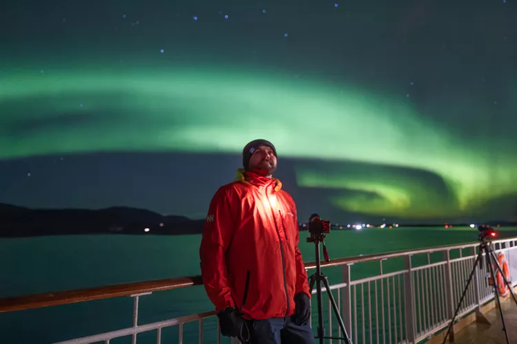Esta línea de cruceros acaba de nombrar a su primer ‘Jefe Cazador de Auroras’ y tiene garantía de auroras boreales