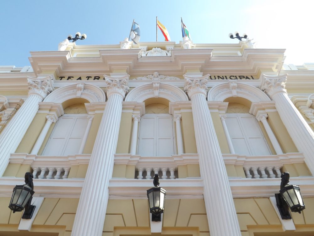 Teatro_Municipal_de_Santiago_de_Cali_wikimedia_commons_Camiloeleazar-1000x751 - Esta ciudad de Colombia es la mejor de Sudamérica para actividades culturales, según los World Travel Awards