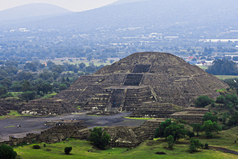 Teotihuacan-1000x670 - La ciudad que queda a una hora de la CDMX donde puedes ver pirámides desde un globo aerostático