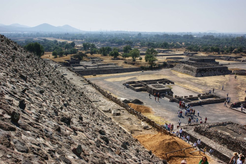 Teotihuacan_wikimedia_commons_MongeNajera-1000x666 - 3 bonitos lugares cerca de la CDMX para conocer y pasar el día entre la naturaleza