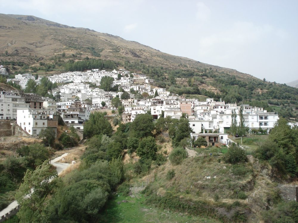 Trevelez_wikimedia_commons_GemmaMR-1000x750 - Cuáles son los Pueblos Más Bonitos de Andalucía