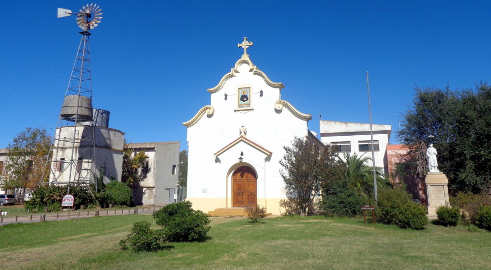 Uribelarrea_wikimedia_commons_Roberto-Fiadone-1000x549 - El precioso pueblo de campo a 1 hora y media de la Ciudad de Buenos Aires con ricos asados, una bodega y ferias