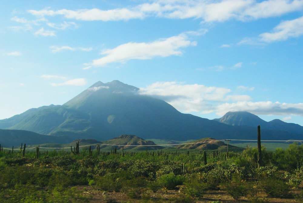 Volcan-Tres-Virgenes-1000x670 - Como en Francia pero en el desierto mexicano: el Pueblo Mágico con volcanes perfecto para el senderismo