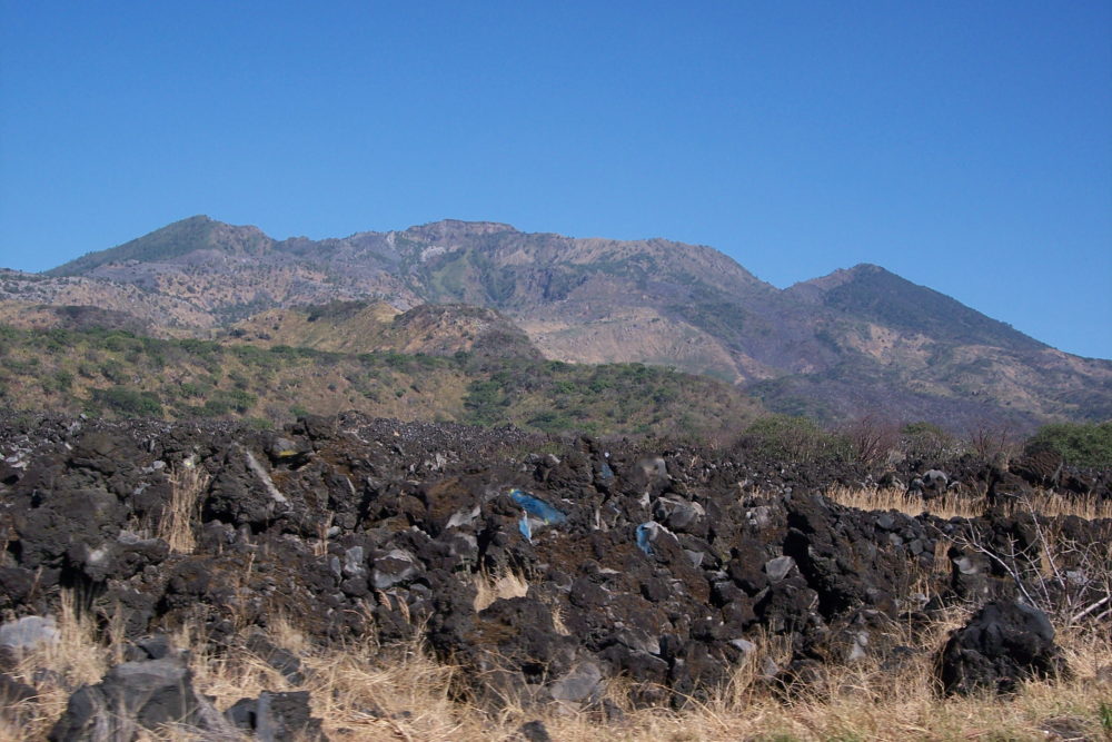 Volcan_Ceboruco_Ahucatlan_wikimedia_commons_Christian-Frausto-Bernal-1000x667 - El Pueblo Mágico en Nayarit a los pies de un volcán que tiene hermosos senderos perfectos para la aventura