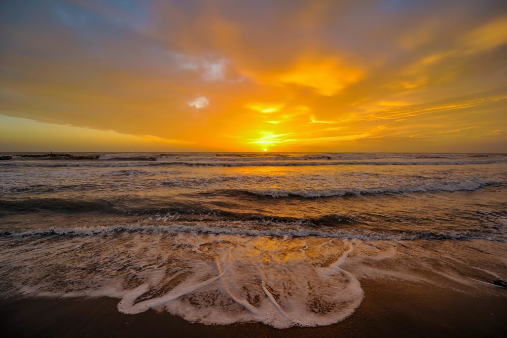 atardecer_playa_pixabay-1000x666 - Guía de viaje para Zipolite: playas nudistas, paraíso hippie y hermosos atardeceres