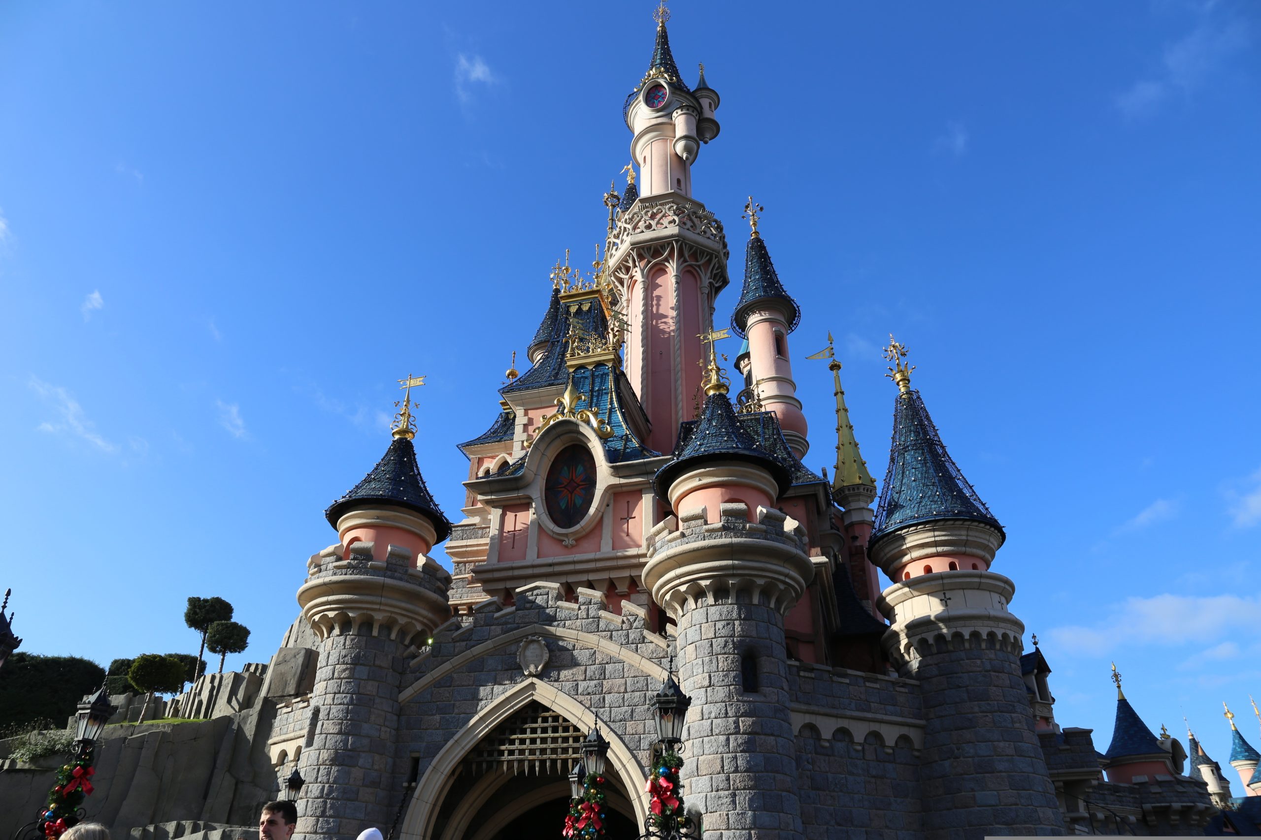 ¿Cuántos días se necesitan para visitar Disneyland París?
