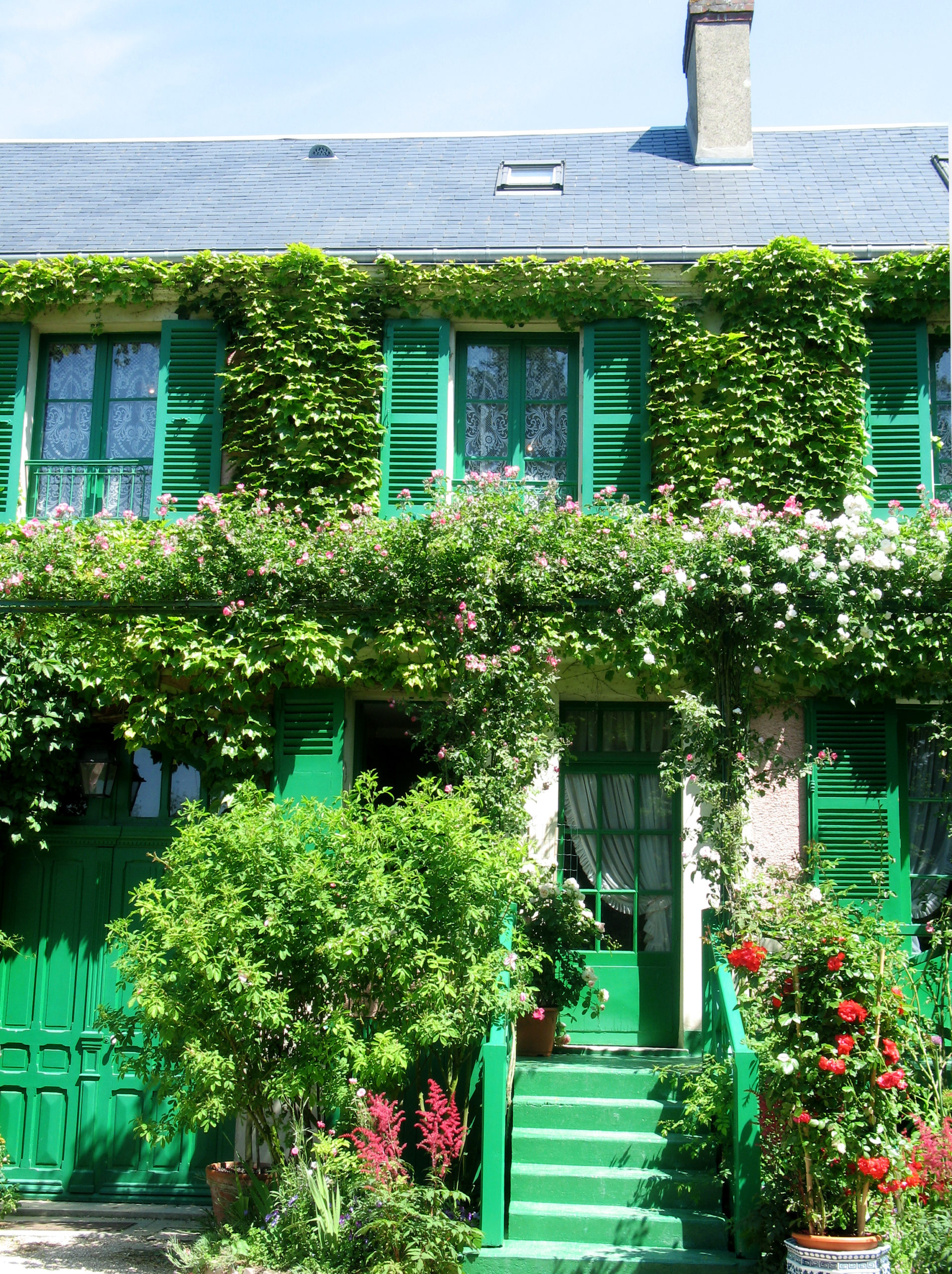 fachada_Maison_Claude_Monet1-scaled - De paseo por Giverny, el pueblo favorito de Monet