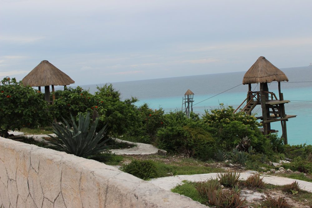 parque_Garrafon_visto_Isla_Mujeres_wikimedia_commons_Kar-Almaguer-1000x667 - 5 lugares que no debes perderte de Isla Mujeres, un Pueblo Mágico único