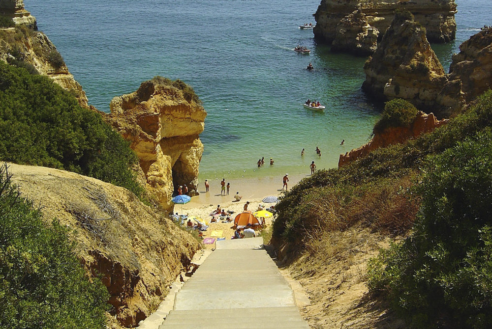 playa-de-camilo2-1000x670 - La deslumbrante playa escondida en Lagos a la que solo se llega por una escalinata de 200 escalones