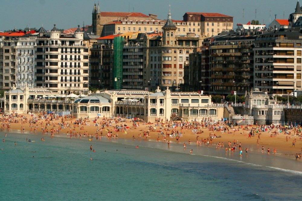 san_sebastian_pixabay-1000x667 - 5 ciudades de España muy bonitas para visitar en verano