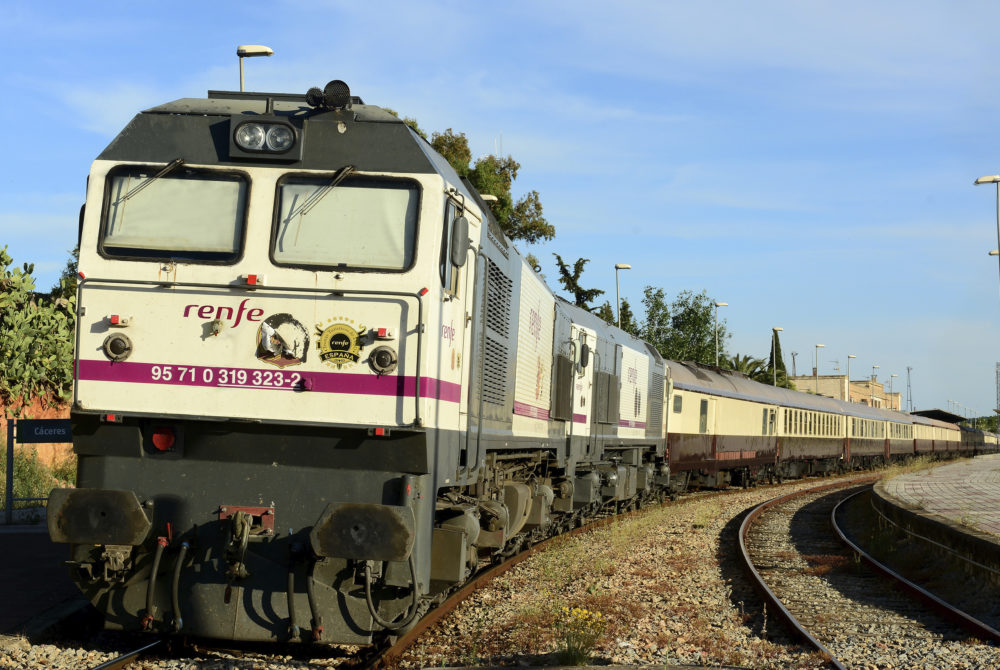 tren-al-andalus2-1000x670 - Así es por dentro el lujoso tren de Andalucía que es considerado un palacio sobre ruedas