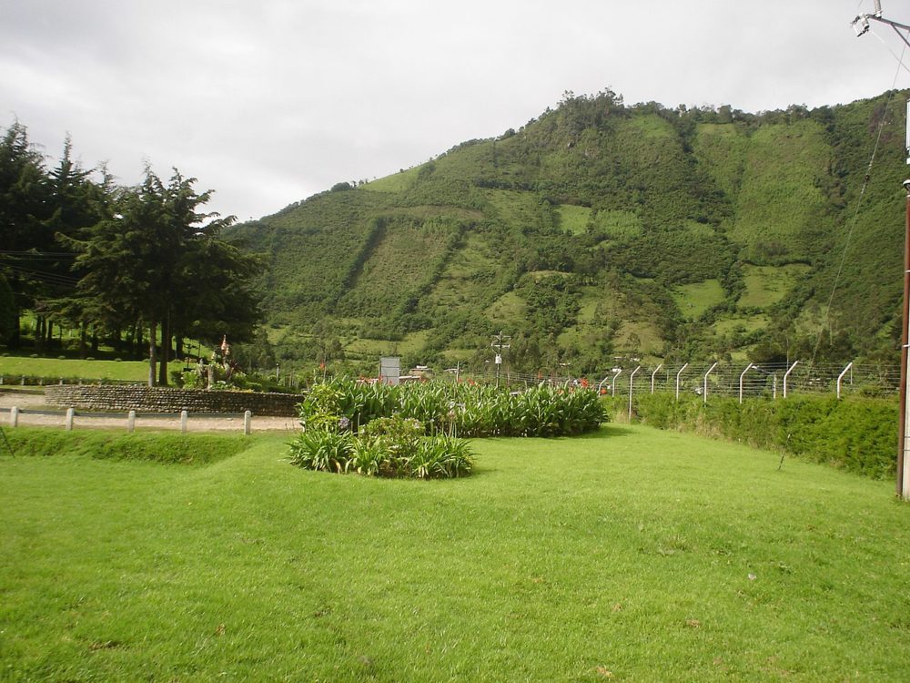 1280px-Montanas_del_parque_Purace-1000x750 - El precioso pueblito escondido en las montañas colombianas con paisajes alucinantes y baños de aguas termales naturales entre las colinas