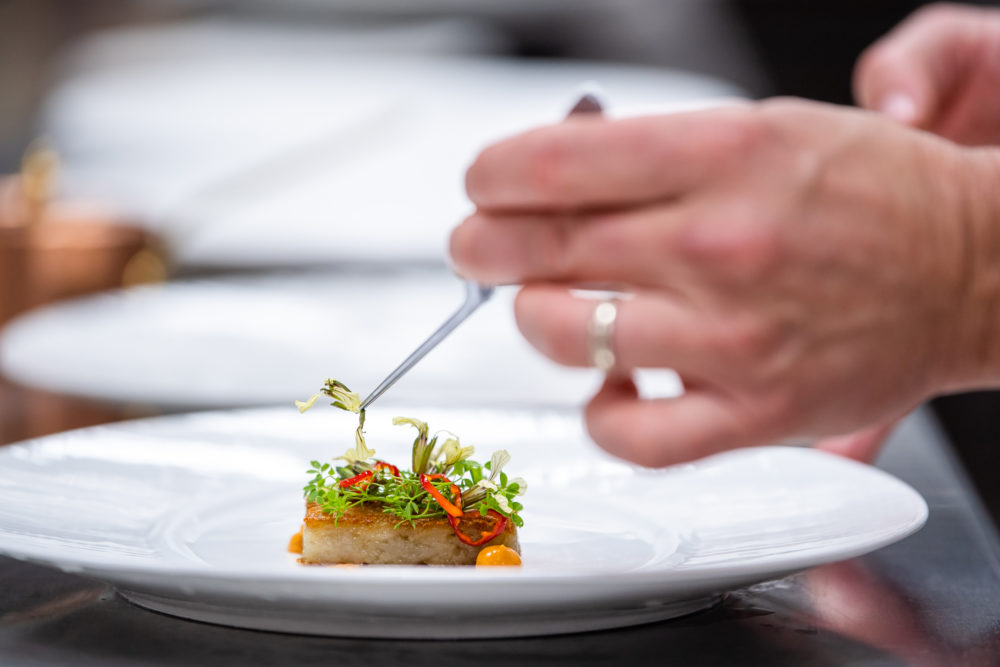 6622d9fca8967-WDW_GrandFloridian_VA_KitchenShots_0708ZO_0838SD-1000x667 - Un restaurante de Disney World recibe su primera estrella Michelin