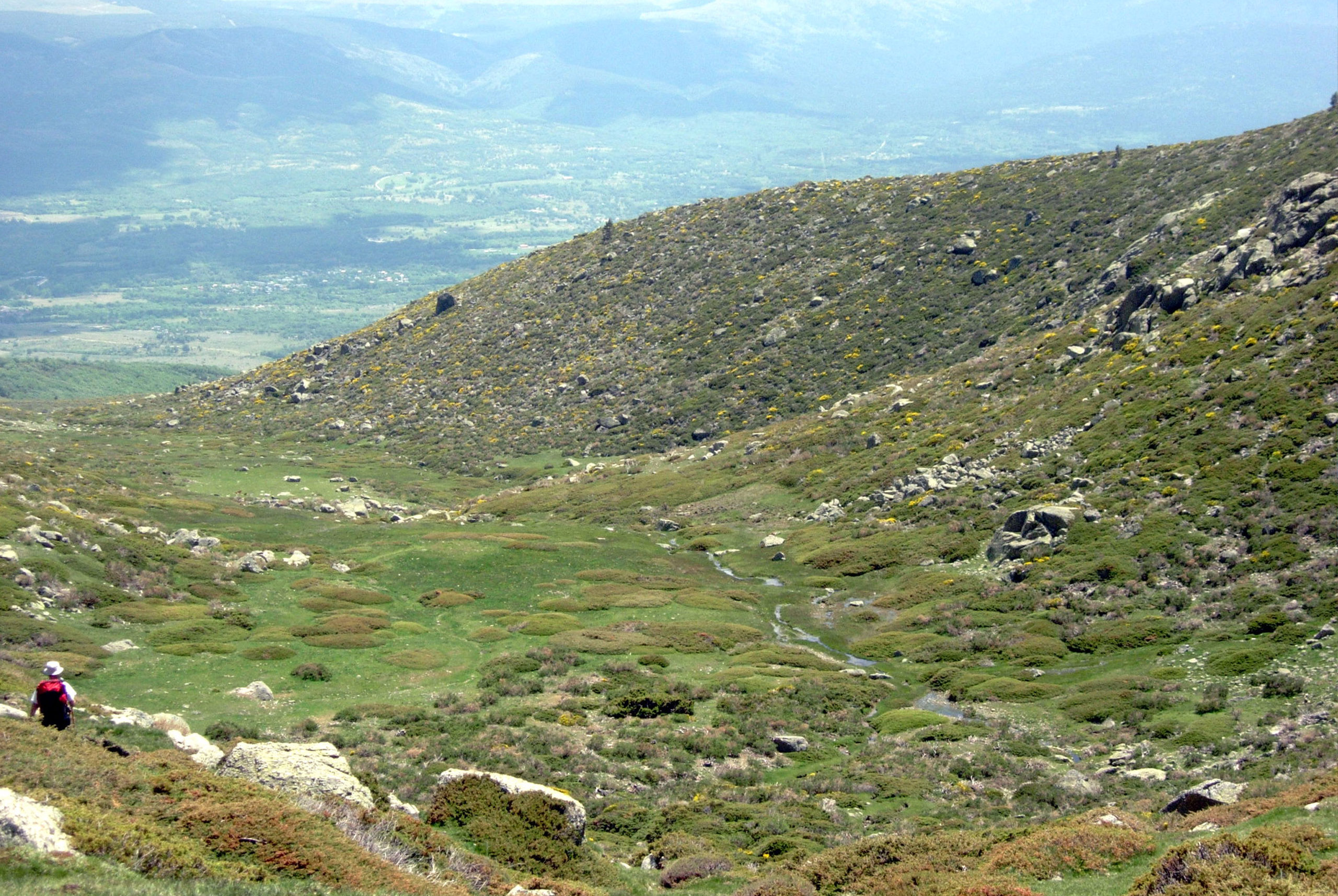 El precioso pueblito a 1 hora de Madrid al que pocos turistas visitan con hermosas rutas de senderismo y bellas callecitas