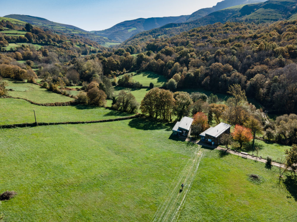 Albergue-Triacastela.-Camino-Frances.-Manuel-Valcarcel-1000x750 - Hacer camino al andar: qué ver en el Camino de Santiago