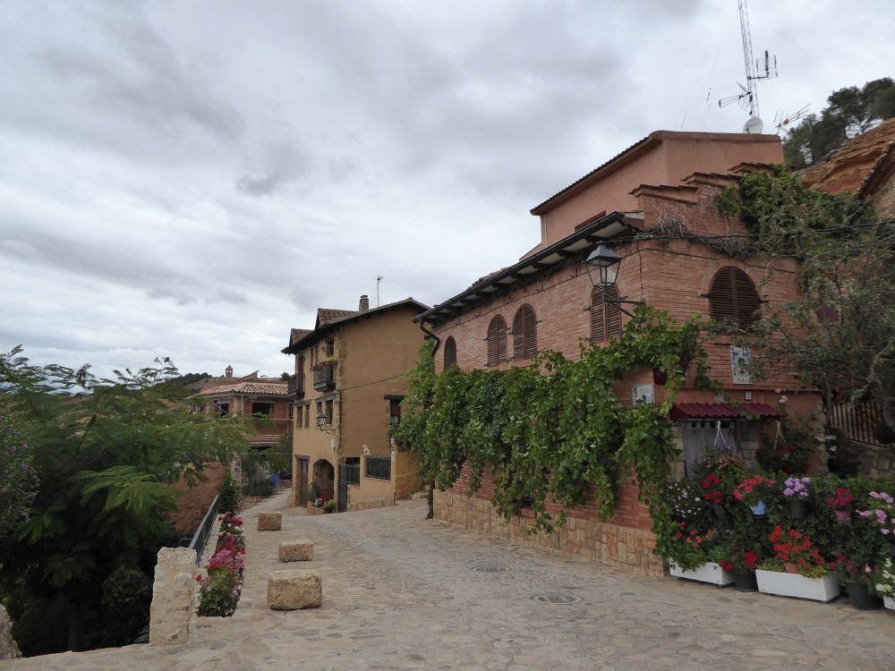 Anento_wikimedia_commons_Millars_3-1000x750 - Es uno de los Pueblos Más Bonitos de España, tiene hermosas calles empedradas, bellas casitas, solo 100 habitantes y está a 1 hora de Zaragoza