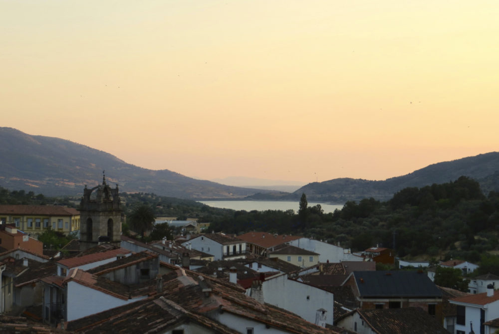 Banos-Montemayor-1000x670 - El pueblito de aguas termales extremeño que fue galardonado por la ONU Turismo y tiene lindas calles para caminar