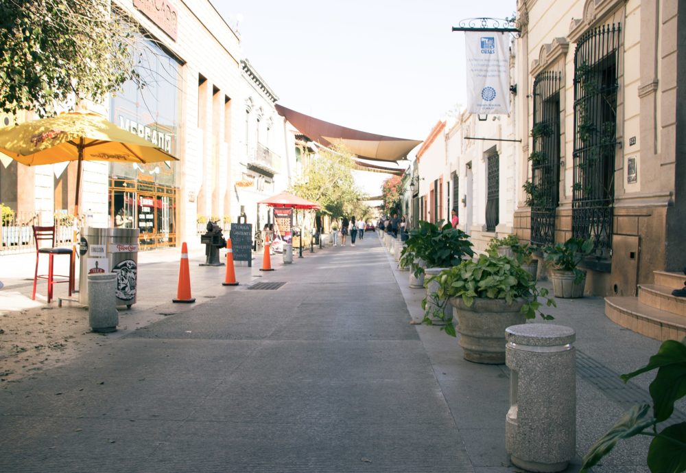 Barrio_Antiguo_Mty_wikimedia_commons_Gabriela-Sanchez-Cortes-1000x689 - El bonito Barrio Mágico de Monterrey muy bohemio con preciosas callecitas, casonas y museos para conocer