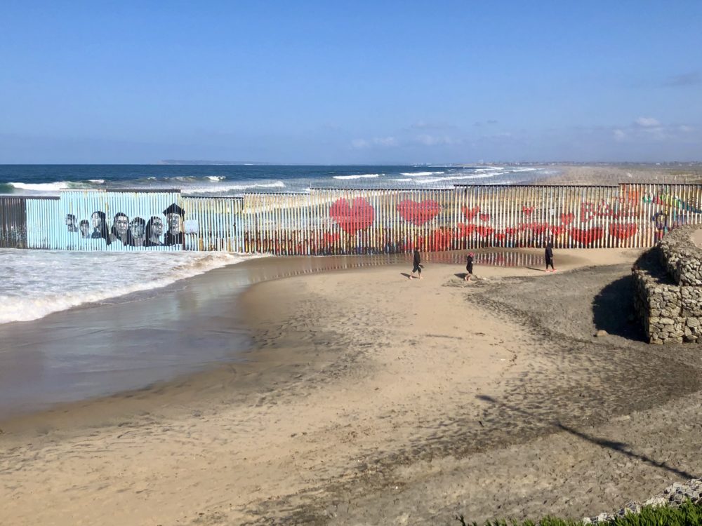 Border_wall_49976153722-1000x750 - Tijuana: como un local (adoptivo) por Liliana Ospina