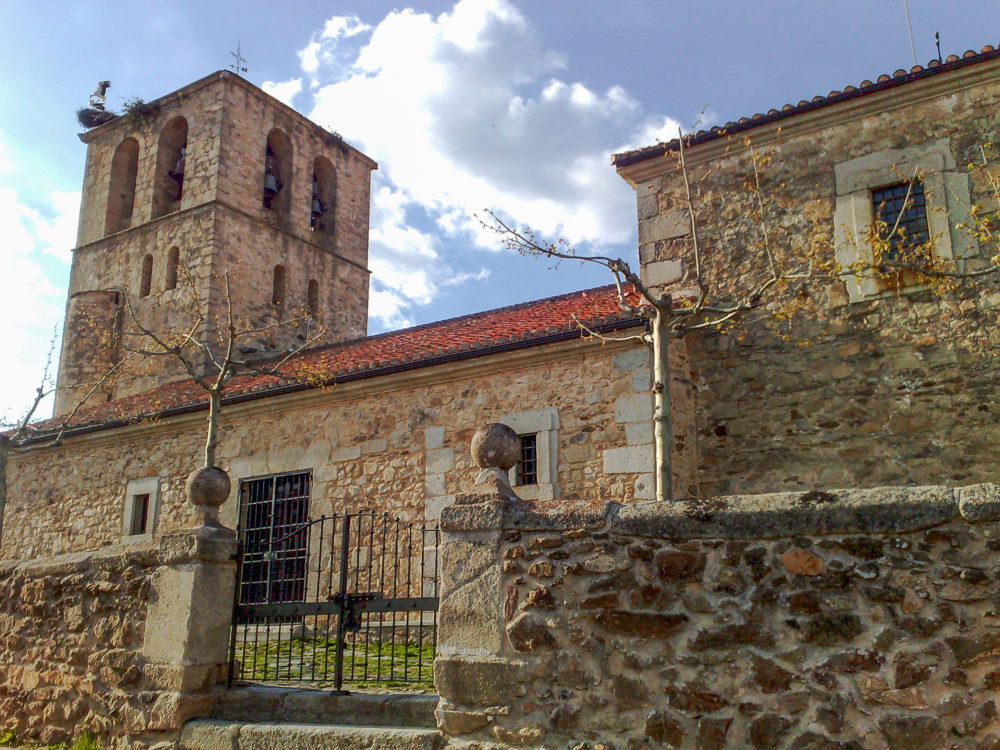Braojos_de_la_sierra_wikimedia_commons_Diego-Sanz-Siguero-1000x750 - El diminuto pueblo con bonitas colinas y callecitas a 1 hora de Madrid perfecto para una escapada