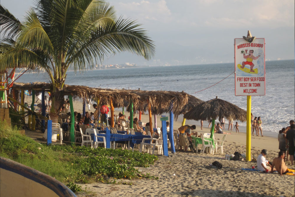Bucerias-1000x670 - Es una de las playas más bonitas de México, tiene aguas cristalinas con bioluminiscencia y está a pocos minutos de Puerto Vallarta