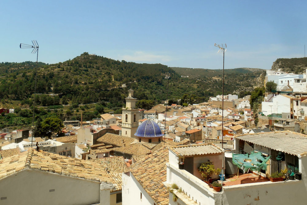 El alucinante pueblito a 40 minutos de Valencia con pozas de agua e increíbles paisajes naturales para conocer haciendo senderismo