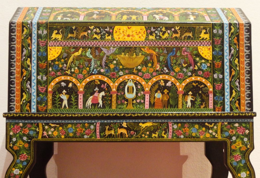 Caja_de_Olinala_guerrero_wikimedia_commons_Juan-Carlos-Fonseca-Mata-1000x687 - Este Pueblo Mágico resguarda hermosas artesanías de madera y especialistas en talabartería para decorar tu hogar