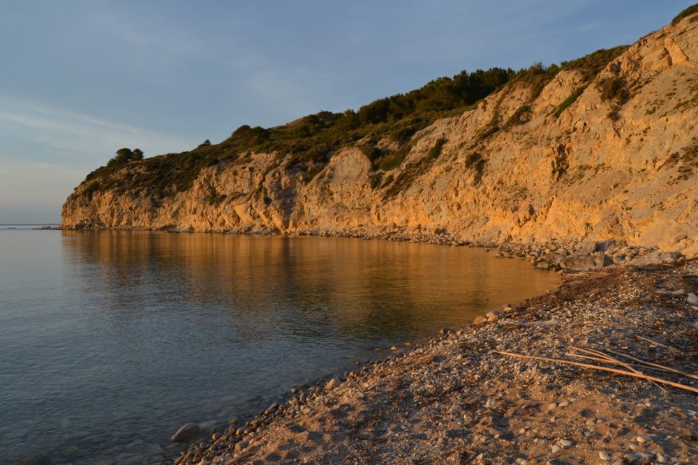 La preciosa playa escondida y sin gente a pocos minutos de Alicante para unas lindas vacaciones de verano en familia