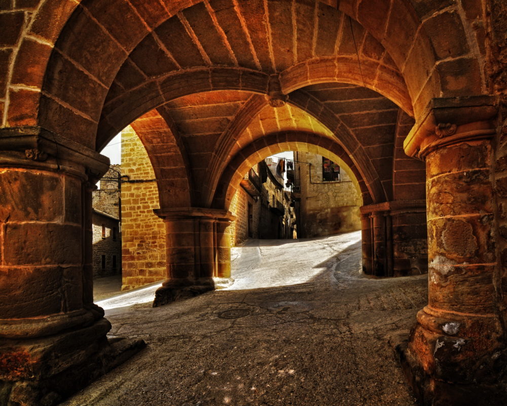 Calaceite_wikimedia_commons_Jose-Luis-Mieza_3-1000x802 - El hermoso pueblito medieval a 90 minutos de Lérida ideal para el turismo rural al que visitaron Gabriel García Márquez, Mario Vargas Llosa y fue el hogar de José Donoso