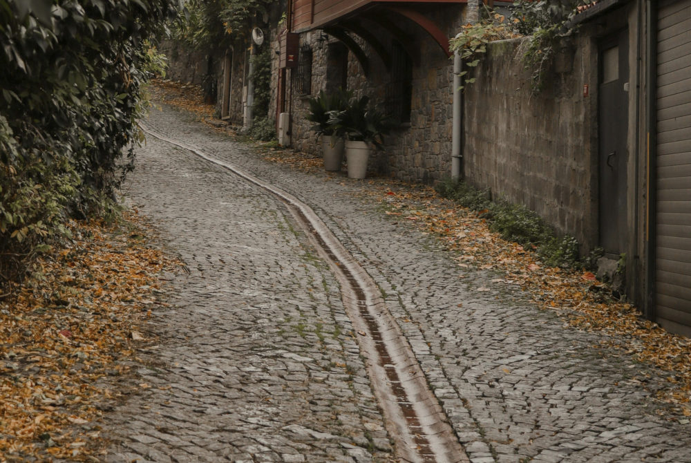 Es uno de los Pueblos Más Bonitos de España, está a 30 minutos de Soria, tiene callecitas empedradas muy bellas para caminar y es totalmente acogedor