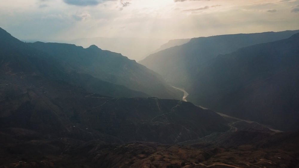 Canon_del_Chicamocha_los_santos_wikimedia_commons_Juan-Gomez-1000x563 - El hermoso pueblito colombiano con bellas cascadas, vistas impresionantes a un gran cañón y exquisito café a 90 minutos de Bucaramanga