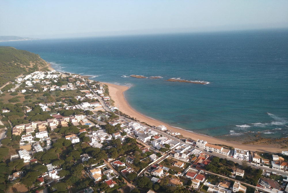 Canos-Meca2-1000x670 - El pequeño pueblito a 1 hora de Cádiz con playas nudistas para unas hermosas vacaciones de verano hippies