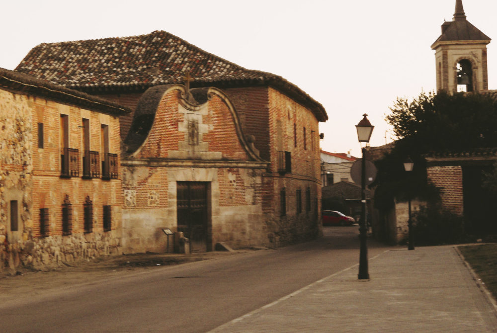 Cartuja-Talamanca-1000x670 - El hermoso pueblo a 45 minutos de Madrid que fue escenario de películas y es perfecto para el senderismo