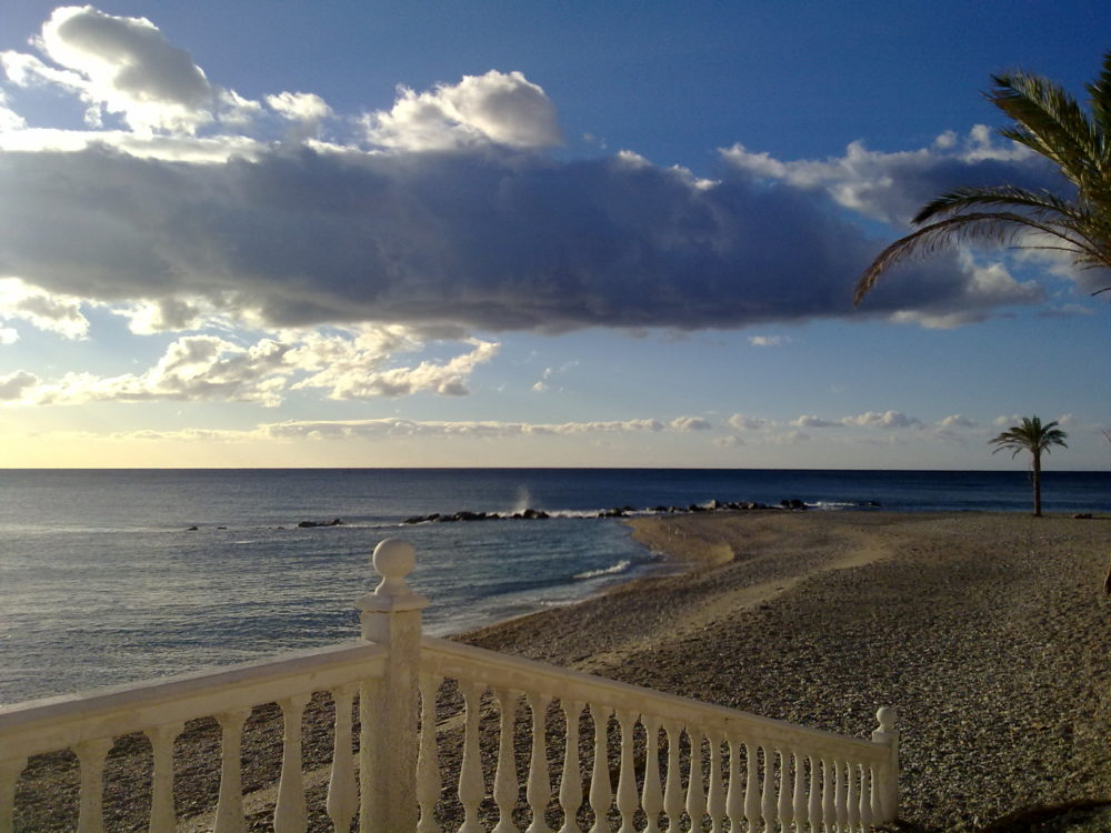 El alucinante Pueblo Mágico de España con preciosas playas casi vírgenes a 1 hora de Granada