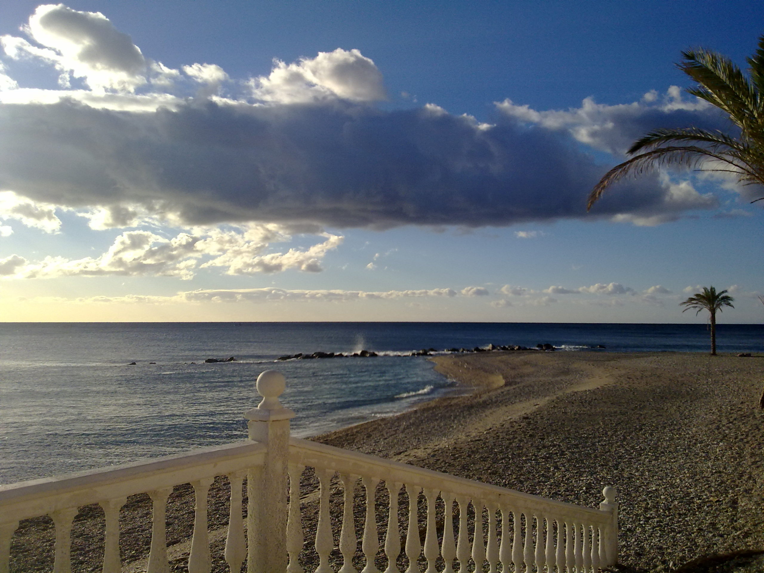 El alucinante Pueblo Mágico de España con preciosas playas casi vírgenes a 1 hora de Granada