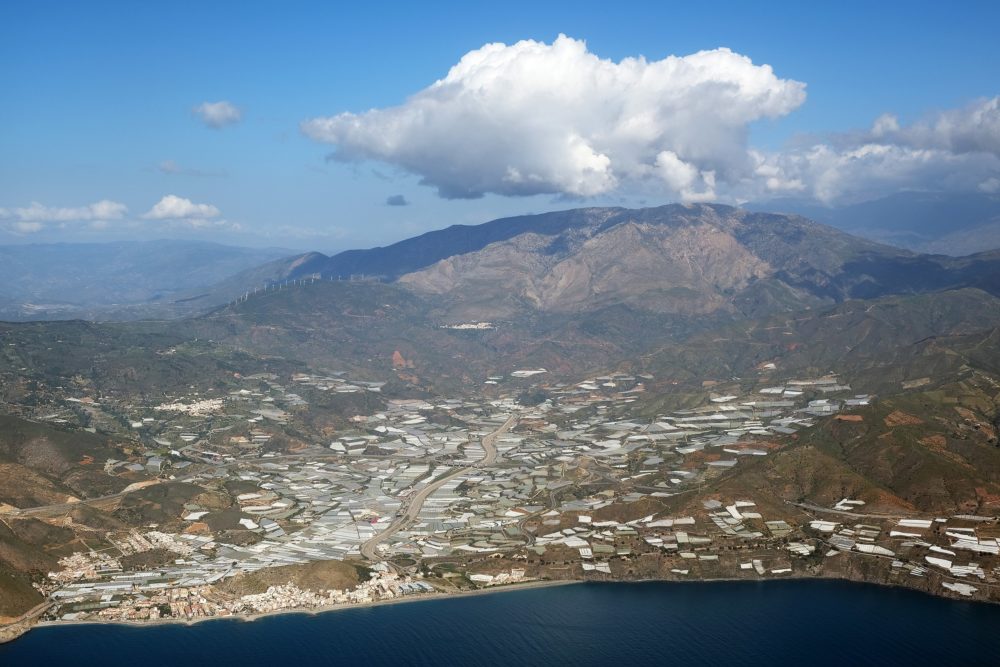 Castell_de_Ferro_wikimedia_kallerna-1000x667 - El alucinante Pueblo Mágico de España con preciosas playas casi vírgenes a 1 hora de Granada
