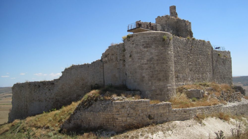 Castrojeriz_wikimedia_commons_Rodelar-1000x561 - Es uno de los Pueblos Más Bonitos de España, tiene un gran castillo, hermosos miradores y está a 30 minutos de Burgos